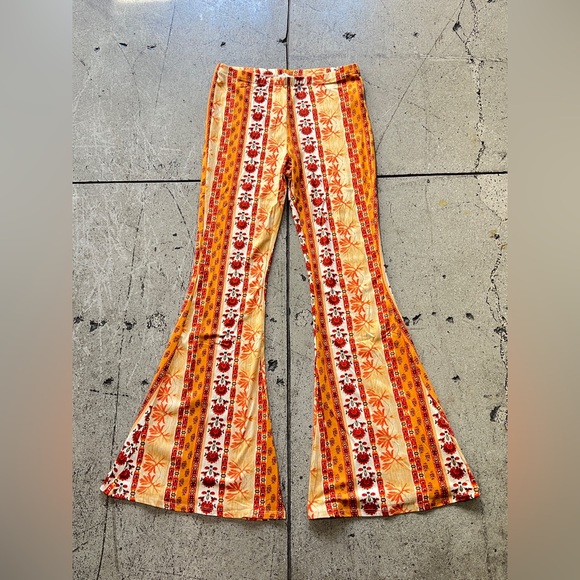 💚 2868. Floral Orange Flared Pants - Picture 1 of 4